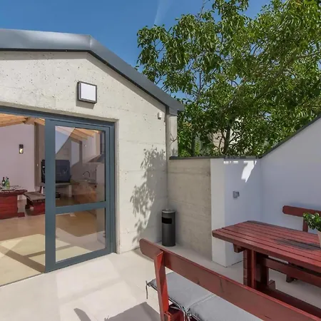 In Pjescana Uvala Mit Garten, Grill Apartmán *