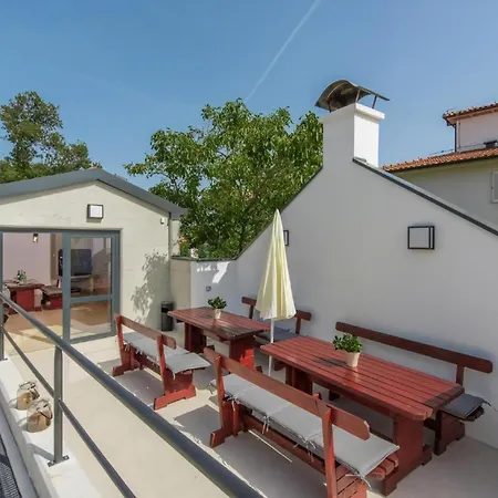 Apartmán In Pjescana Uvala Mit Garten, Grill