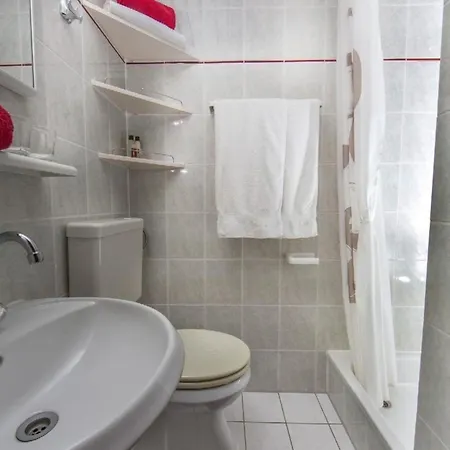Apartment In Pjescana Uvala Mit Garten, Grill Pula